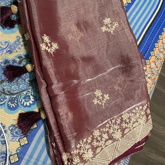 Elegant Mauve Saree with Floral Embroidery - Picture 2 of 2